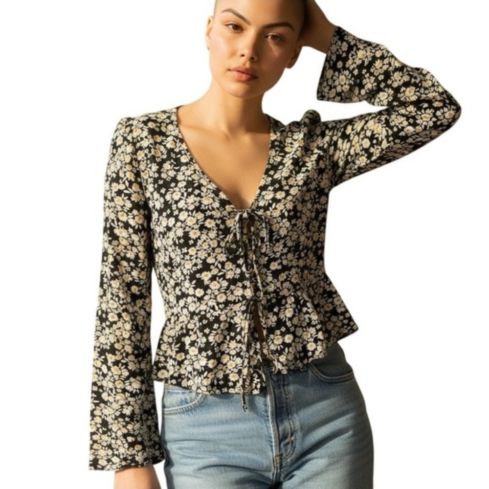 Hollister Daisy Tie-Front Blouse - Black/White/Yellow Size Medium